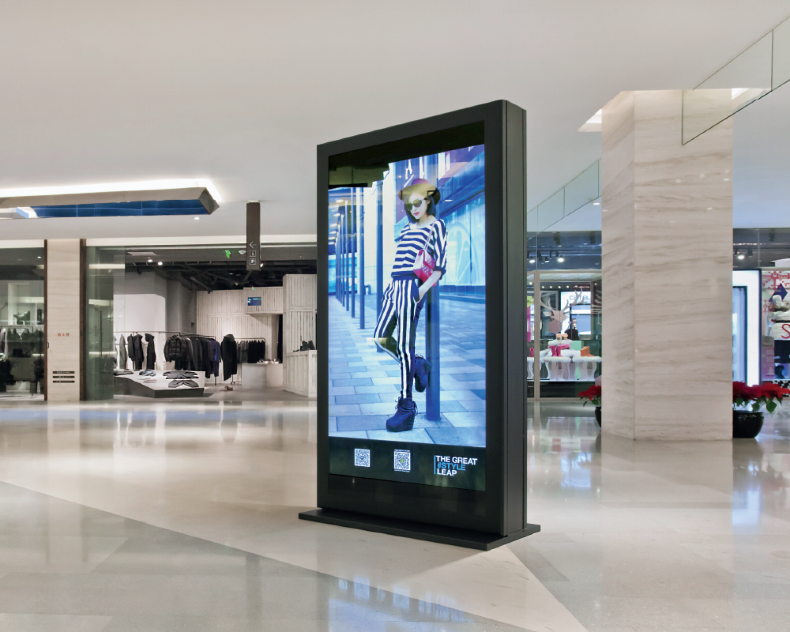 Торговый центр экран. Digital Signage экраны. Экран в торговом центре. Цифровые рекламные панели. Рекламные экраны в торговых центрах.